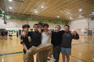 Is It Better to Have a Few Close Friends or a Large Social Circle?