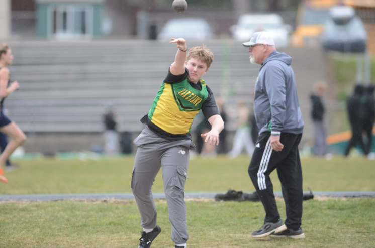 Eli Rogstad throws the shotput